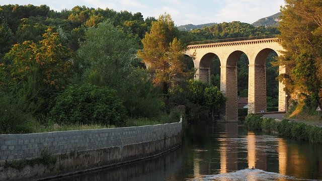l'isle-sur-la-sorgue, viaduct