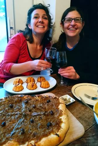 Immersion in haute, enjoying a meal