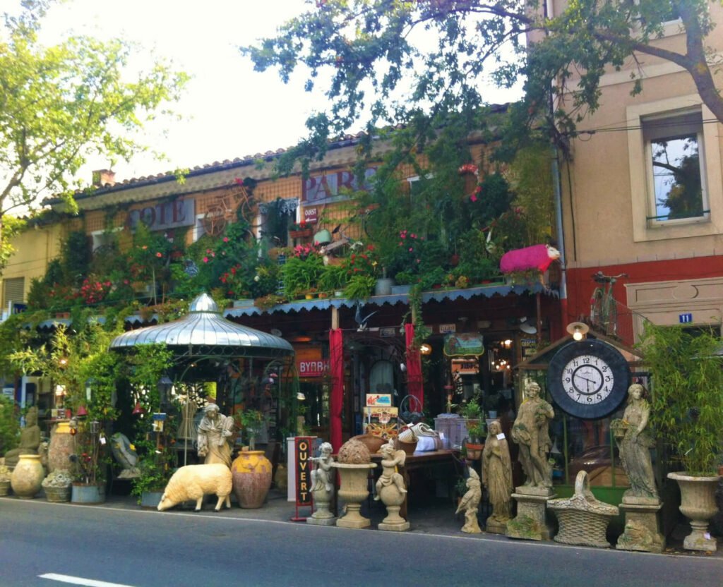 Foire internationale à la brocante et aux antiquités de l’Isle sur la Sorgue, 3 Foire internationale à la brocante et aux antiquités de l’Isle sur la Sorgue, 3