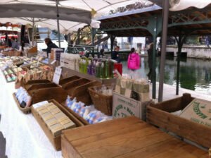 Foire internationale à la brocante et aux antiquités de l’Isle sur la Sorgue, 7 Foire internationale à la brocante et aux antiquités de l’Isle sur la Sorgue, 7