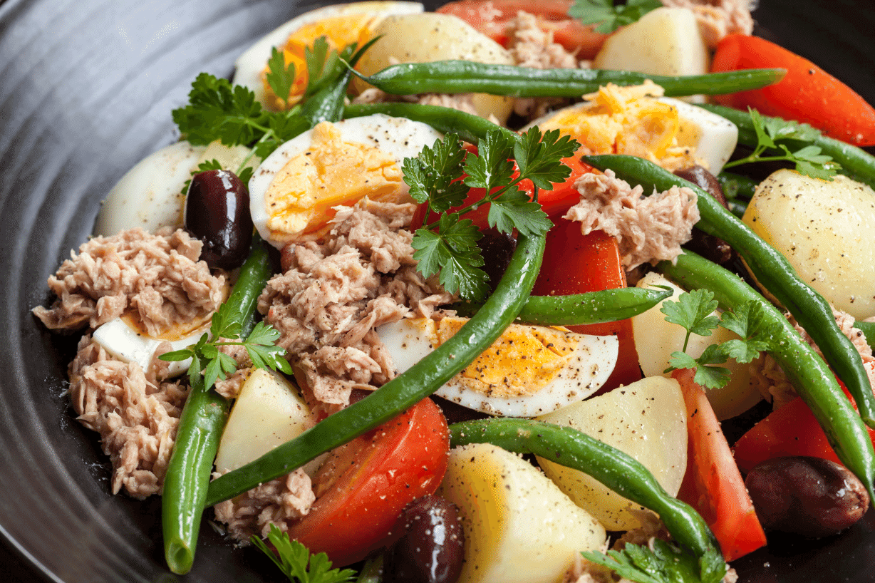 La salade Niçoise (Nicoise Salad) La salade Niçoise (Nicoise Salad)