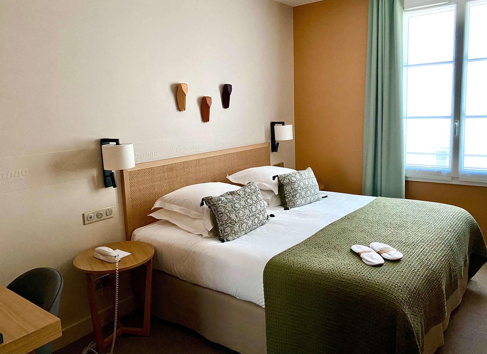 Discover Aix-en-Provence with our “Special Guest” programs in 2026, in collaboration with the famous writer: Janine Marsh!